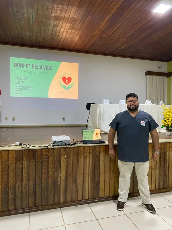 Dr. Sérgio no palco do lançamento do Bonfim pela Vida